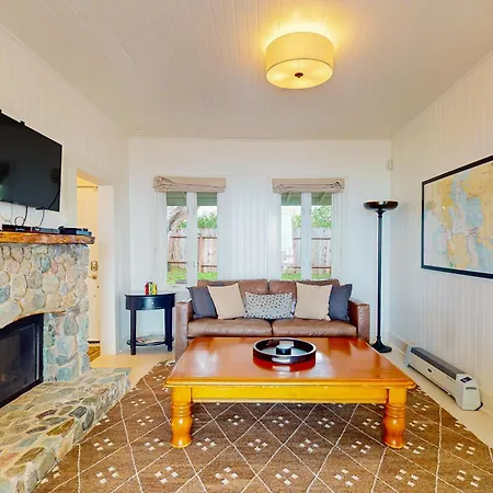 Elk Rock Beach Cottage